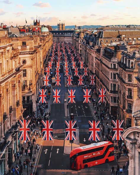 Regent Street London, British Aesthetic, Photography Advice, Regent Street, St Pancras, Train Photography, London Town, Global Travel, Visit London