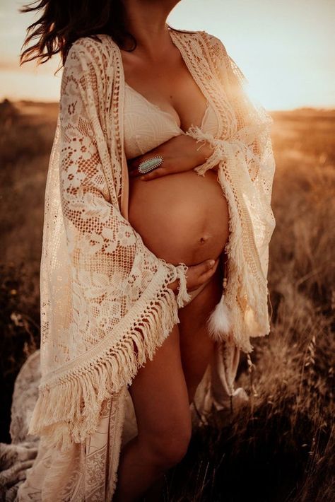 Kimono Maternity Pictures, Washington Maternity Photos, Family Country Photoshoot, Boho Maternity Shoot, Maternity Shoot Dresses, Maternity Boho, Bohemian Maternity, Prego Outfits, Maternity Posing