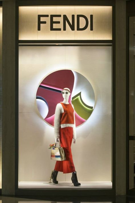 (A través de CASA REINAL) >>>>  FENDI,Shanghai,China, "The Fendi FW collection displayed in the new boutique window theme at Plaza66 Shanghai", pinned by Ton van der Veer Luxury Window Display, Sophie Taeuber, Fashion Window Display, Boutique Window, Ginza Tokyo, Visual Merchandiser, Fendi Store, Fashion Displays, Store Window Display