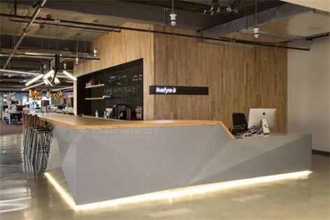 Grey diamond design L shape LED wood top reception desk Concrete Reception, Lobby Desks, Reception Interior, Wall Concrete, Reception Desk Design, Lobby Reception, Reception Counter, Hotel Reception, Tech Company