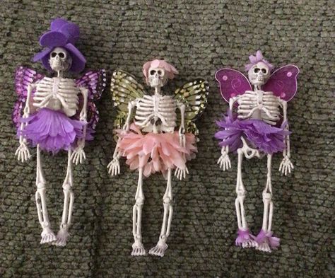 Adams Family Halloween, Skeleton Craft, Halloween Fairy Garden, Halloween Fairy, Homemade Halloween Decorations, Easy Halloween Decorations, Halloween Crafts Decorations, Halloween Goodies, Homemade Halloween