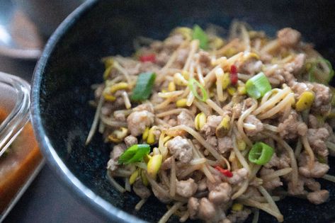 Soybean sprouts and ground pork stir-fry Soybean Sprouts, Asian Stir Fry Recipe, Corn Starch And Water, Ground Pork Recipes, Asian Stir Fry, Quick Stir Fry, Pork Stir Fry, Fry Recipes, Cold Dishes