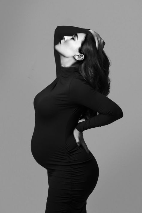 Maternity Shoot Ideas Indoor, Black And White Maternity Shoot, Nails Photoshoot, Indoor Maternity Photos, Home Maternity Photography, Indoor Maternity Photography, Studio Maternity Shoot, Dress Poses, Maternity Studio Photoshoot