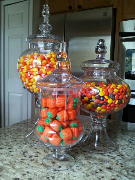 Candy Pumpkins, Halloween Apothecary Jars, Apothecary Jars Decor, Reeses Candy, Spooky Diy, Apothecary Decor, Halloween Decoration Ideas, Halloween Apothecary, Fall Candy