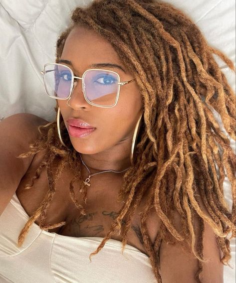 Golden Locs Black Women, Classy Dreadlocks, Blond Locs Black Women, Blonde Dreads Black Women, Brown And Blonde Locs, Ash Blonde Locs, Honey Brown Locs Black Women, Honey Blonde Locs Black Women, Blonde Microlocs