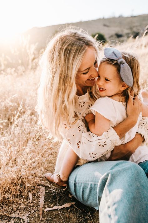 Mom And Me Photos, Mom Daughter Photography, Mom Daughter Photos, Mommy Daughter Photoshoot, Outdoor Family Photoshoot, Daughter Photo Ideas, Mommy Daughter Photos, Mother Daughter Pictures, Mother Baby Photography