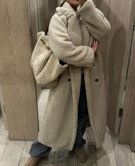 Sophie Murray, Winter Fashion Ideas, Cold Fashion, Cozy Outfits, Long Coat Women, 2000s Fashion Outfits, Weekly Outfits, Winter Fits, Hijabi Fashion