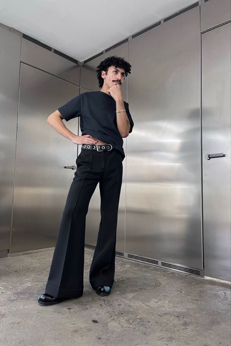 Oklahoma Fashion, Trousers Outfit Men, Flare Jeans Outfit, Gender Fluid Fashion, New Look Fashion, Fashion Bible, Pants Outfit Men, Classy Outfits Men, 70s Inspired Fashion