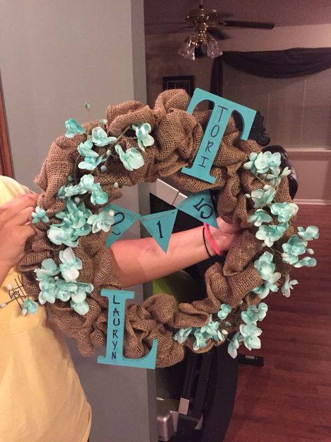 Dorm Wreath.                                                                                                                                                                                 More Dorm Wreath College, Dorm Room Door Decorations, Easy Door Wreaths, Spring Door Decorations, Small Closet Door Ideas, Dorm Signs, Door Decorations College, Bifold Doors Makeover, College Dorm Supplies