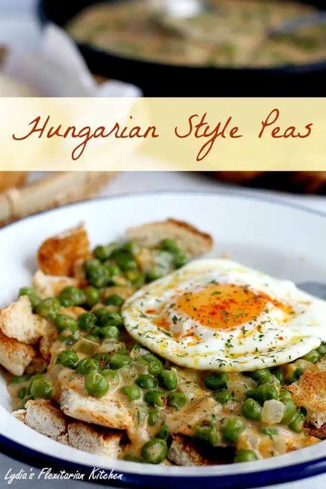 Hungarian Dishes, Foreign Recipes, Hungarian Food, Eastern European Recipes, Hungarian Cuisine, Croatian Recipes, European Cuisine, Pea Recipes, Hungarian Recipes