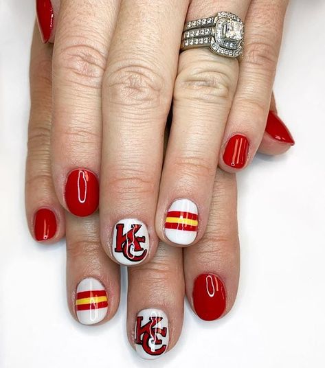 Kc Chiefs Nails Manicures, Kc Chiefs Football Nails, Kanas City Chiefs Nails, Kc Nails Kansas City, Kansas City Chiefs Nail Art, Nfl Nail Designs, Super Bowl Nails Chiefs, Kansas City Nails, Chiefs Football Nails