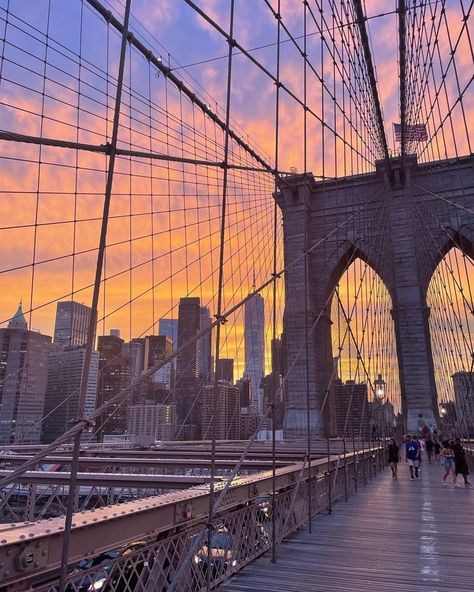 Walking The Brooklyn Bridge, New York Bridge Aesthetic, New York Aesthetic Brooklyn, Brooklyn Bridge Sunset, Brooklyn Summer Aesthetic, New York In The Spring, Brooklyn Nyc Aesthetic, New York City Summer Aesthetic, New York Summer Aesthetic