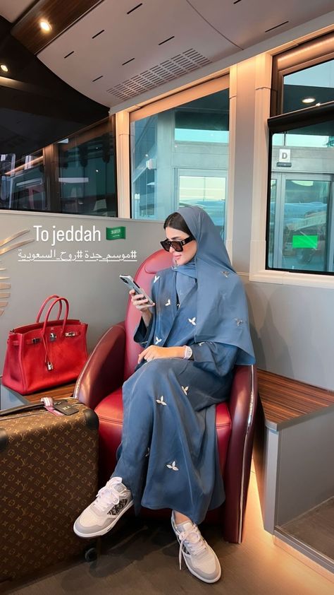 Saudi Abaya Aesthetic, Abaya With Jeans, Khaliji Style, Saudi Abaya, Latest Abaya, Abaya Collection, Abaya Designs Latest, Abaya Fashion Dubai, Abaya Outfit