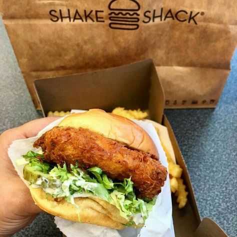 Shake Shack Chicken Sandwich, Shake Shack Aesthetic, Shake Shack Chicken, Shack Aesthetic, Shake Shack, Salty Foods, Fair Food Recipes, Chicken Sandwich, Food Cooking