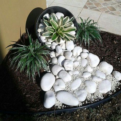 Small Front Yard Landscaping, Rock Garden Design, Front Yard Garden Design, Garden Decor Projects, Rock Garden Landscaping, Diy Backyard Landscaping, Outdoor Gardens Design, Garden Yard Ideas, Front Yard Garden