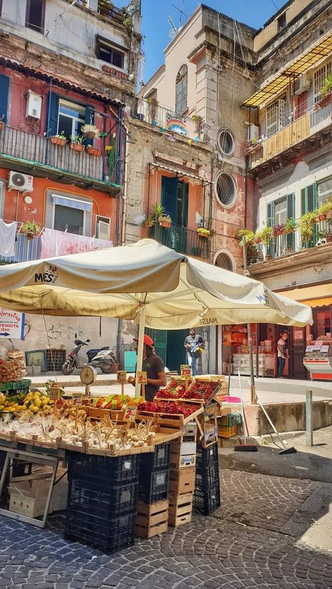 Italian Street Market, Italian Town Square, Italy Market, Italy Vibes, Italian Town, Italian Market, Italian Street, Summer In Italy, Living In Italy