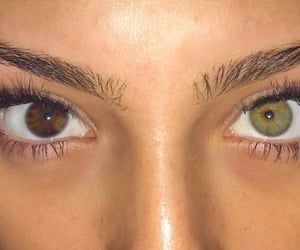 Pretty Eyes Color, Heterochromia Eyes, Two Different Colored Eyes, Coloured Eyes, Different Colored Eyes, Really Cool Drawings, Alt Girls, Aesthetic Eyes, December 21