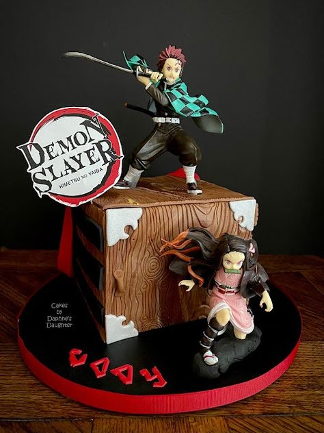 The Bake More: Easy Demon Slayer Cake Demon Slayer Birthday Party Decorations, Demon Slayer Sign, Demon Slayer Cake Design, Demon Slayer Birthday Cake, Demon Slayer Cake Ideas, Tanjirou And Nezuko, Demon Slayer Cake, Aurora Cake, Red Fondant