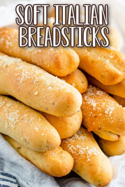 Soft Italian Breadsticks are the perfect accompaniment to any dinner! Easy step-by-step instructions included in this family-favorite recipe! Best Breadsticks, Easy Breadsticks Fast, Soft Breadsticks, Soft Bread Sticks, Best Homemade Breadsticks, Italian Bread Sticks, Pizza Monkey Bread, Bread Sticks Recipe, Homemade Gravy