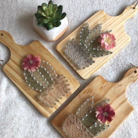 Chopping Board Decor, Easter String Art, فن الرسم بالمسامير, String Art Tutorials, String Wall Art, Nail String Art, Cactus Wall, Diy Crafts For Adults, String Art Patterns