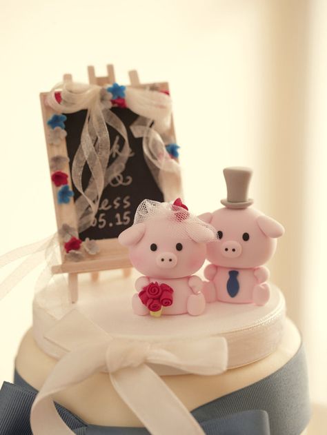 Pig wedding cake topper,Piggy wedding cake topper, Piglet wedding cake topper---k742 Bride And Groom Wedding Cake, Groom Wedding Cake, Groom Wedding Cakes, Pig Cake, Custom Wedding Cake Toppers, Custom Wedding Cakes, Custom Cake Toppers, Diy Clay Crafts, Wedding Cake Topper