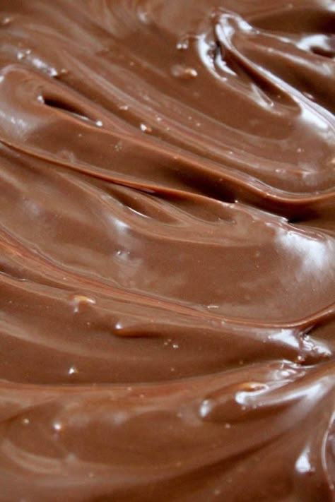 Nutella Ganache: 4 ways! ~ Recipe | Queenslee Appétit Ganache Nutella, Whipped Nutella, Nutella Ganache, Nutella Snacks, Nutella Recipes Easy, Banana Splits, Nutella Desserts, Ganache Frosting, Nutella Cake