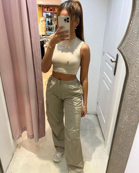 𝐁𝐈𝐁𝐎𝐔𝐒𝐇𝐎𝐏 𝐏𝐚𝐫𝐢𝐬 on Instagram: "𝐍𝐎𝐔𝐕𝐄𝐀𝐔𝐓𝐄𝐄 🤍 Reference : Pantalon parachute STACY Boutique : 9 rue du General Gallieni Rosny sous bois Site : www.biboushop.co #blogueusemode #blogueusefrancaise #frenchgirl #frenchblogger #lookdujour #tenuedujour #parisienne #parismaville parisparis #fillefrançaise #france" Pantalon Parachute, French Girl, Jogging, Pants Set, Two Piece Pant Set, Khaki Pants, Two Piece, Ootd, Paris