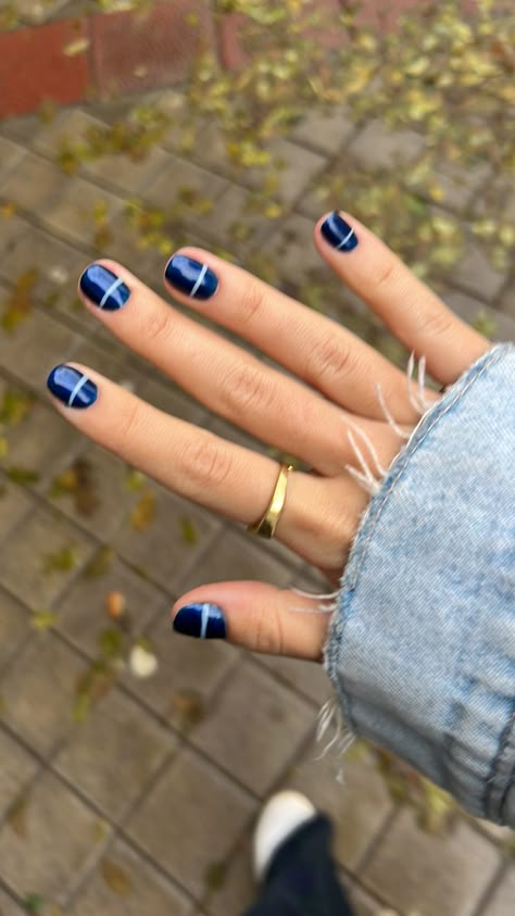 Navy Nail Inspiration, Nails For Iceland, Mail Color Ideas, Scandi Nails, Short Nail Inspiration Winter, Short Easy Nails, Funky Blue Nails, Scandinavian Nails, Masc Nail Designs