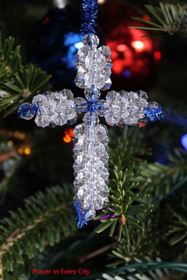 Make Easy Bead Cross Christmas Ornament Beaded Christmas Tree Ornaments Diy, Beaded Christmas Ornaments Patterns Free, Beaded Ornaments Diy, Make Christmas Ornaments, Keep Christ In Christmas, Beaded Snowflakes Ornament, Bead Cross Stitch, Christmas Tree Beads, Beaded Christmas Decorations