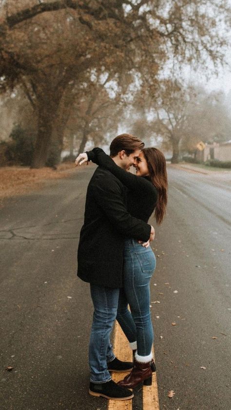 Love Wallpaper Couple, Railroad Photoshoot, Couples Candid Photography, Save The Date Pictures, Walking Poses, Goals Couple, Goals Relationship, Romantic Couple Poses, Cute Engagement Photos