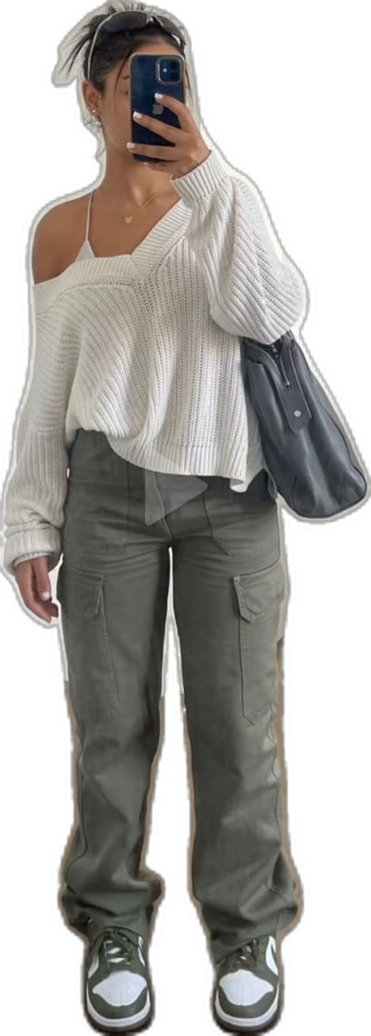 Khaki Cargo Pants Outfit, Baggy Jeans For Women, White Sweater Outfit, Trousers For Girls, Cargo Outfit, Khaki Cargo Pants, Cargo Pants Outfit, Special Clothes, Jeans Cargo