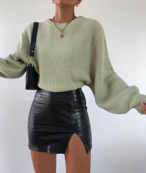 Pullover With Skirt Outfit, Xmas Jumper Outfit, Skirt And Pullover Outfit, Oversized Jumper And Skirt Outfit, Oversized Sweater And Skirt Outfit, Jumper And Skirt Outfit, Mini Skirt And Sweater Outfit, Jumper And Skirt, Xmas Clothes