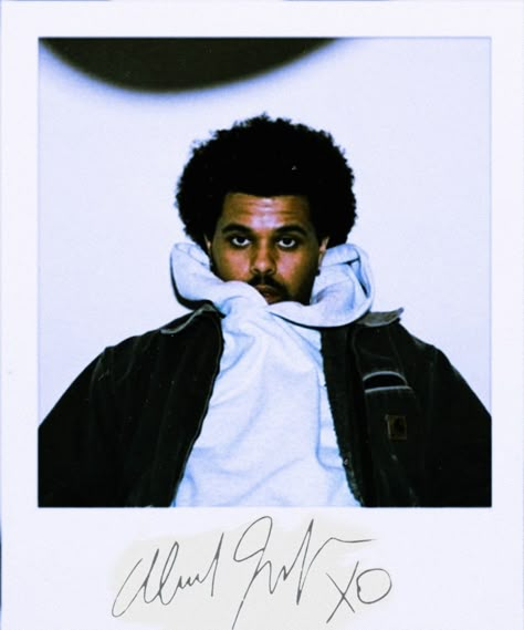 Theweeknd polaroid with original signature The Weeknd Polaroid Photo, The Weeknd Autographs, Rapper Polaroid, The Weeknd Signature, Polaroid Celebrities, The Weeknd Polaroid, The Weeknd Pfp, Weekend Aesthetic, Weeknd Poster