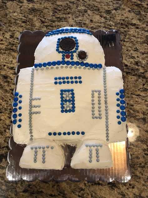 Easy to make! Star Wars Essen, R2d2 Cake, Decorative Orbs, Star Wars Birthday Cake, Star Wars Food, 9 Birthday, Star Wars Cake, Star Wars Birthday Party, Star Wars R2d2