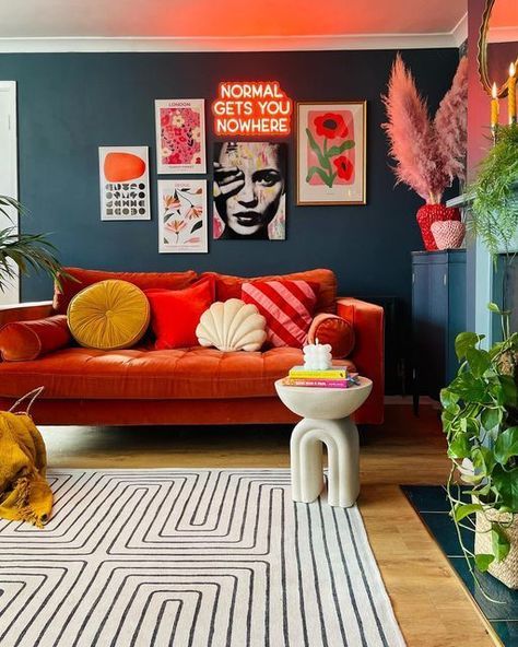 Colorful Home Aesthetic, Colorful Living Room Inspiration, Home Decor Small Living Room, Room Tattoos, Modern Colorful Living Room, Living Room Maximalist, Maximalist Decor Small Spaces, Colorful Home Decor Ideas, Decor Small Living Room