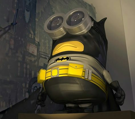 #Batman #Minions Bad Minion, Minion Pictures, Batman Pictures, Minions Love, Cute Minions, Minions Despicable Me, A Minion, Bat Man, Silly Photos