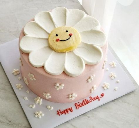 Small Cake Designs, Tårta Design, Flower Cake Design, Cake Designs For Kids, Buttercream Cake Designs, Big Cake, Daisy Cakes, Birthday Cake With Flowers, Mini Cakes Birthday