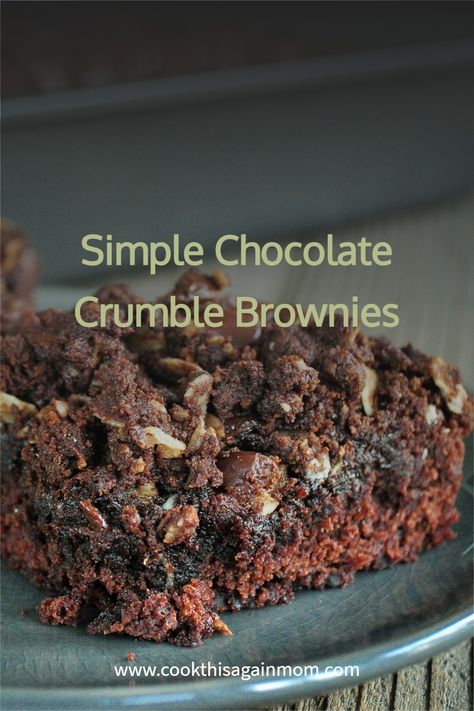 Chocolate Crumble Brownies start off with a box of brownie mix and is topped off with a heavenly Chocolate Crumb Topping! Cream Of Onion Soup, Sweet Bars, Chocolate Crumble, Chocolate Crumbs, Mix Chocolate, Glaze For Cake, Pie Crumble, Brownie Toppings, Chocolate Crunch