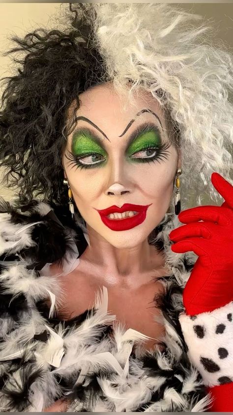 Disney Villains Makeup Ideas, Cruella Face Paint, Cruella Makeup Looks, Disney Villain Makeup Looks, Cruella Halloween Makeup, Cartoon Characters Makeup, Disney Villian Makeup, Cruelly Devil Makeup, Cruella Makeup Halloween