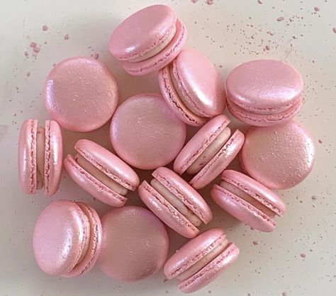 Pink Macarons Aesthetic, Macaroons Aesthetic, Birthday Macarons, Macarons Vanilla, Macarons Aesthetic, Dessert Images, Cookies Macaroons, Rose Macarons, Macaron Ideas