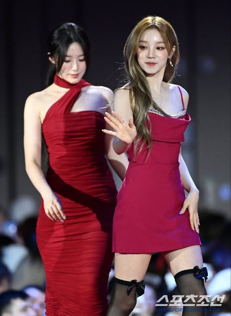 yuqi and shuhua idle 2023 SBS Gayo Daejeon red carpet dec 2023 update Gidle Red Carpet, Shuhua And Yuqi, Celebrity Singers, Daejeon, Cube Entertainment, G I Dle, Covet Fashion, Fashion Stylist, Asian Fashion