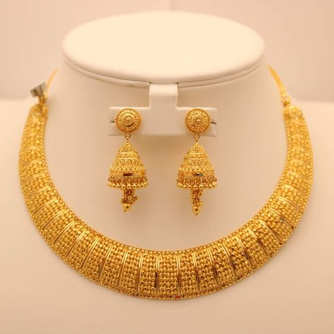 Gold Necklace With Jhumka, 3 Tola Gold Set Design, African Jewellery, Delicate Gold Jewelry, Gold Jewels Design, Bridal Necklace Designs, Neck Pieces Jewelry, Gold Bridal Necklace, Fancy Jewelry Necklace