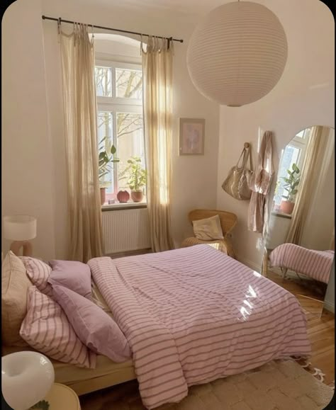 Uni Room, Redecorate Bedroom, Pink Bedding, Apartment Decor Inspiration, Dream Room Inspiration, Room Makeover Bedroom, Room Makeover Inspiration, Apartment Inspiration, Cozy Room