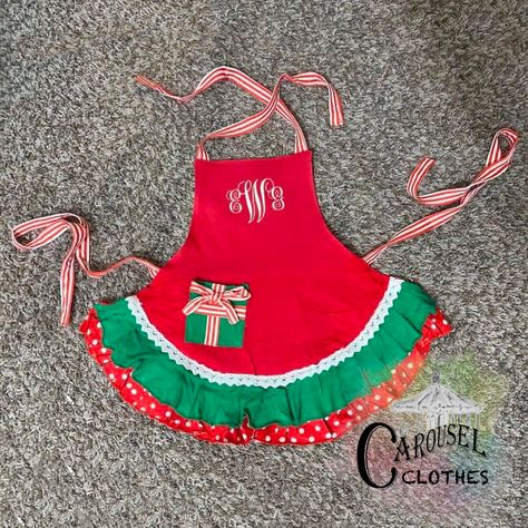 Christmas Aprons ~ Baking Holiday Memories – Carousel Clothes Christmas Aprons Diy, Holiday Aprons Diy, Xmas Aprons To Sew, Christmas Aprons Ideas, Kids Christmas Apron, Kids Christmas Aprons, Holiday Aprons Sew Thankful, Dress Up Aprons, Homemade Aprons