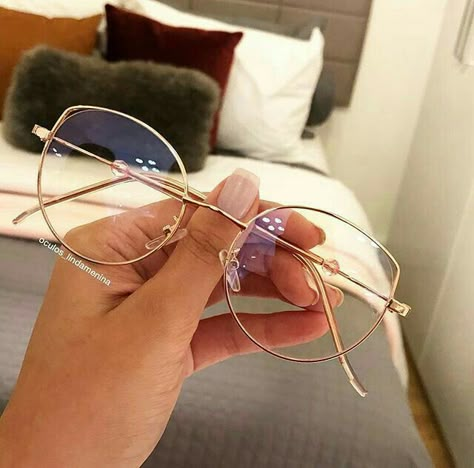 Cute Glasses Frames, Hashtag Instagram, Glasses Frames Trendy, Glasses Trends, Womens Glasses Frames, High Fashion Accessories, Trendy Glasses, Cute Glasses, Fashion Eye Glasses