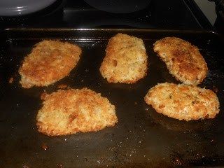 Saltine Crusted Pork Chops - Hezzi-D's Books and Cooks Seasoned Saltine Crackers, Deep Fried Pork Chops, Saltine Cracker Recipes, Pork Schnitzel Recipe, Pork Cutlet Recipes, Fried Pork Tenderloin, Crusted Pork Chops, Cracker Chicken, Schnitzel Recipes