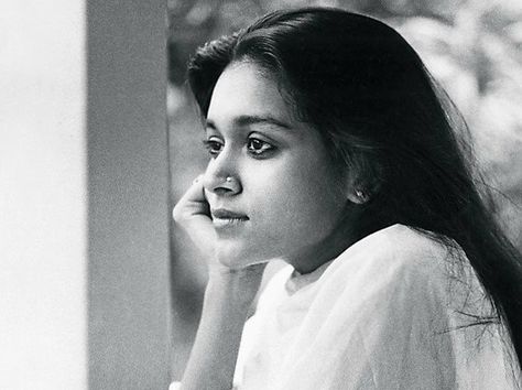 #SupriyaPathak. For more pics click http://bit.ly/BD_RarePics Mahira Khan Pics, Shyam Benegal, Supriya Pathak, Ratna Pathak, Art Cinema, Posters Minimalist, Bollywood Pictures, Retro Bollywood, Vintage Bollywood