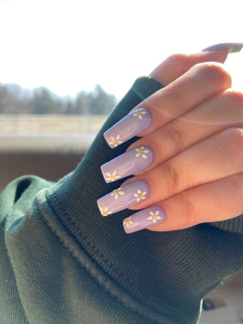 acrylics coffin lavender flowers daisies purple Light Purple Nails, Purple Acrylic Nails, Trending Nails, Spring Acrylic Nails, Lavender Nails, Cute Spring Nails, Simple Acrylic Nails, Cute Gel Nails, Acrylic Nails Coffin Short