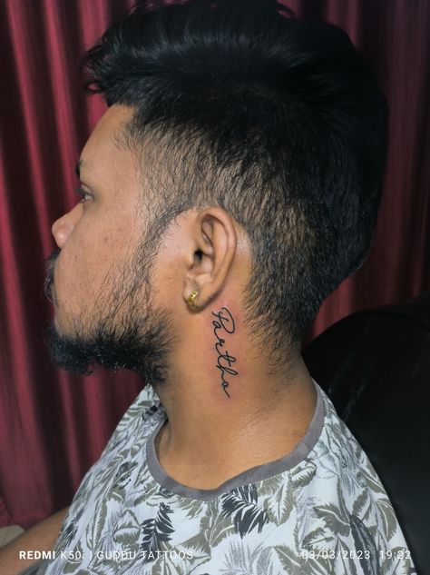 Neck tattoo ideas Name Tattoo On Neck, Wife Name Tattoo, Husband Name Tattoos, Name Tattoos On Neck, Typographic Tattoo, Tattoo On Neck, Names Tattoos For Men, Typography Tattoo, Traditional Names