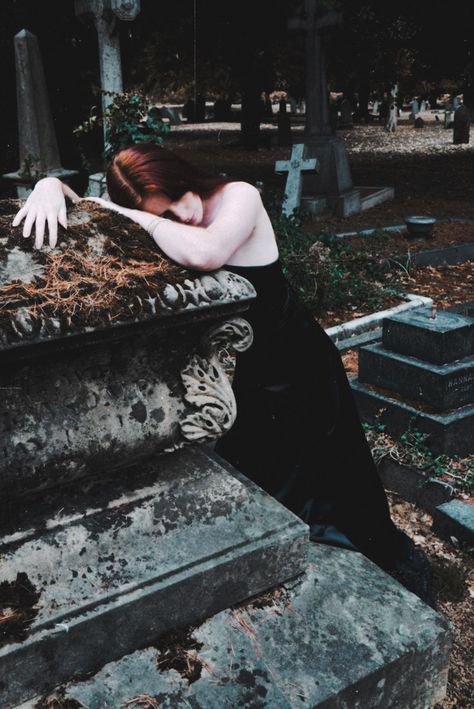 Goth In Cemetery, Goths In Graveyards, Cemetery Portraits Photography, Romantic Goth Photography, Graveyard Senior Pictures, Goth Graveyard Photoshoot, Cemetery Photo Shoot, Romantic Goth Photoshoot, Trad Goth Photoshoot